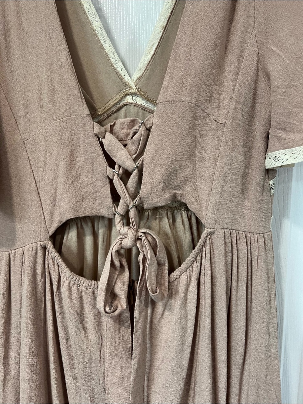 Maxi Dress with Lace Trim Beautiful detail on the backElegant taupe maxi dress - Picture 5 of 6